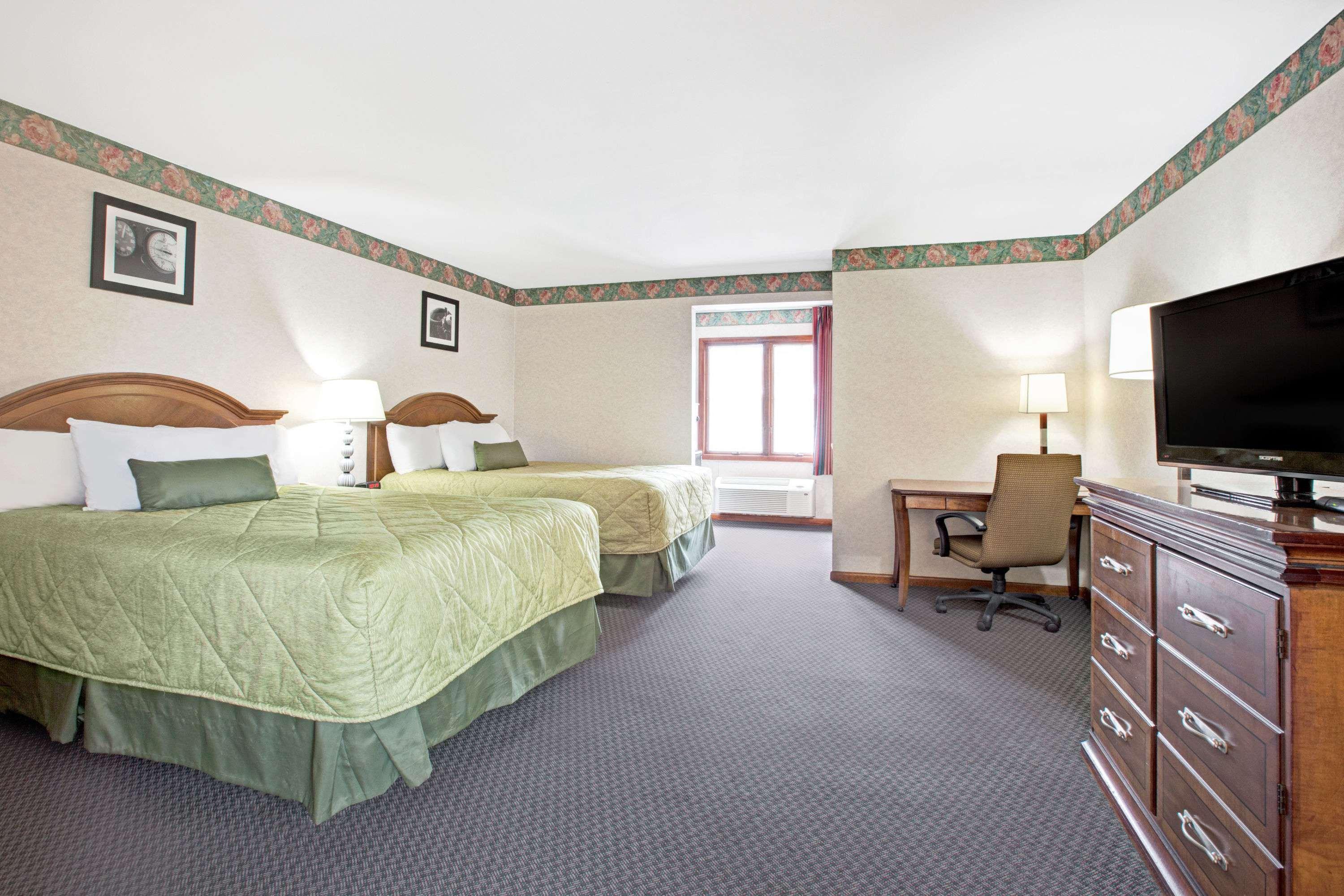 Ramada Inn Flemington Exteriér fotografie